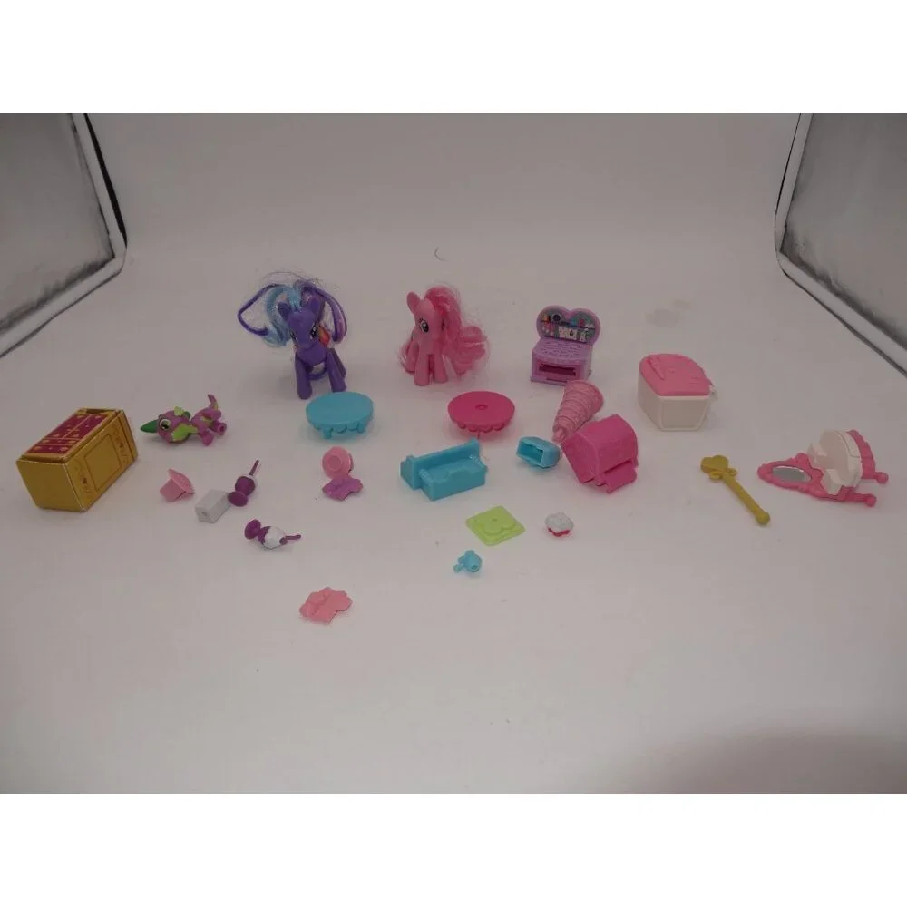 My Little Pony Canterlot Deluxe Playset, With Accessories 2 Pony's 1‎ carriage